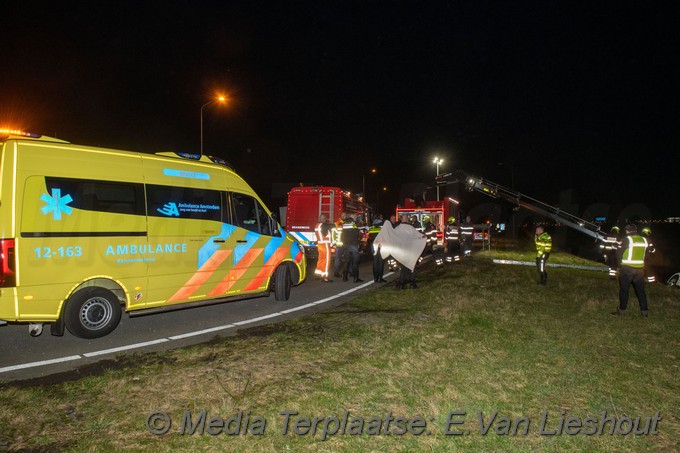 Mediaterplaatse auto uit de bocht lijnden a9 11022022 Image00004