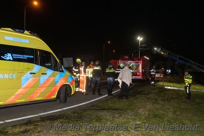 Mediaterplaatse auto uit de bocht lijnden a9 11022022 Image00005