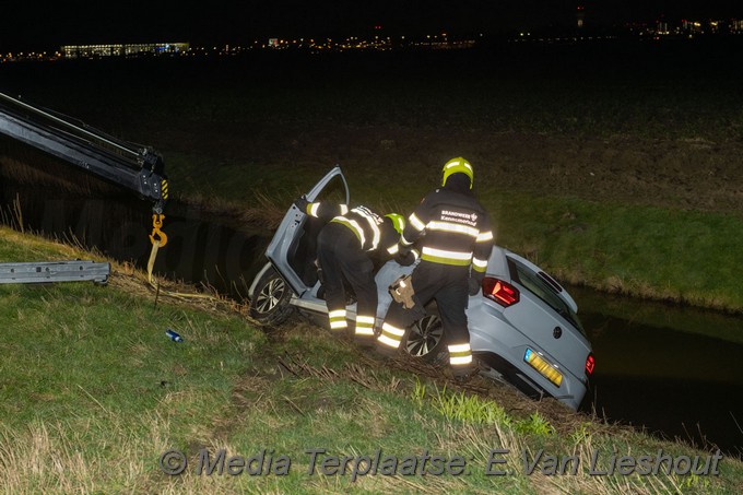 Mediaterplaatse auto uit de bocht lijnden a9 11022022 Image00006
