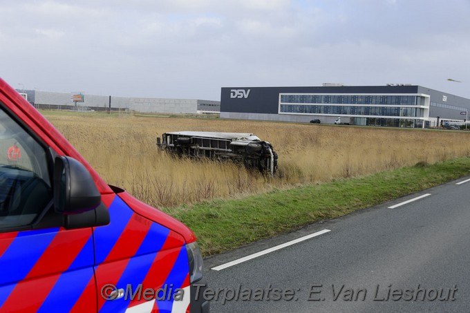 Mediaterplaatse bakwagen prooi van storm Eunice rozenburg 18022022 Image00001