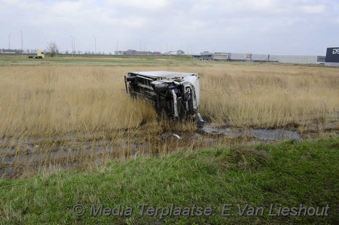 Mediaterplaatse bakwagen prooi van storm Eunice rozenburg 18022022 Image00002