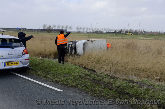 Mediaterplaatse bakwagen prooi van storm Eunice rozenburg 18022022 Image00003