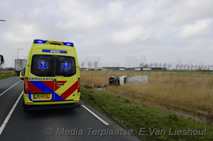 Mediaterplaatse bakwagen prooi van storm Eunice rozenburg 18022022 Image00004