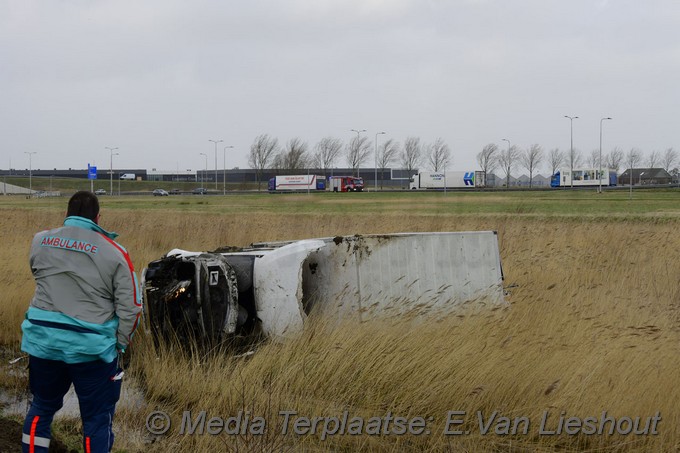 Mediaterplaatse bakwagen prooi van storm Eunice rozenburg 18022022 Image00005