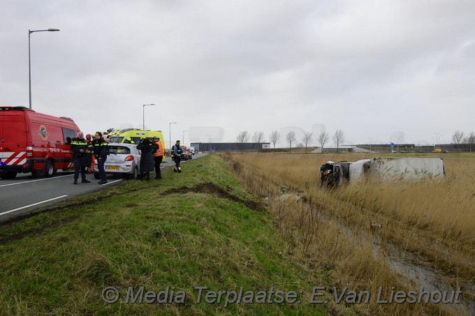 Mediaterplaatse bakwagen prooi van storm Eunice rozenburg 18022022 Image00007