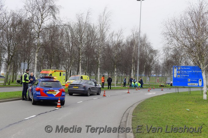 Mediaterplaatse motorrijder komt ten val schiphol 24012022 Image00001