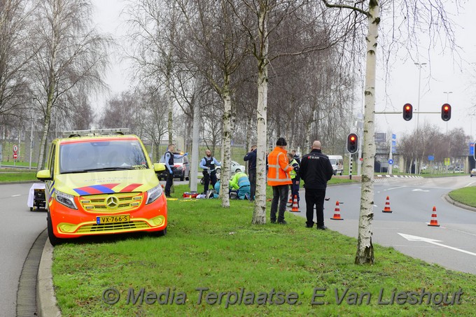 Mediaterplaatse motorrijder komt ten val schiphol 24012022 Image00002