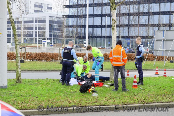 Mediaterplaatse motorrijder komt ten val schiphol 24012022 Image00006