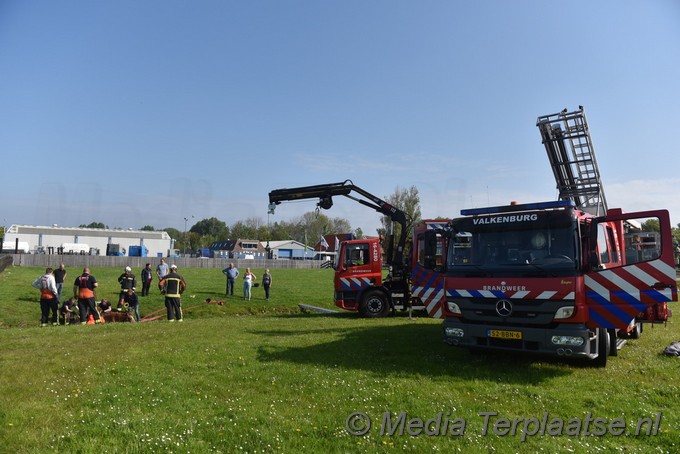 Mediaterplaatse paard uit sloot valkenburg zh 07052022 Image00002