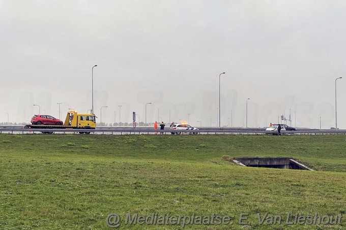 Mediaterplaatse auto uit de bocht a4 hoofddorp 06112022 Image00001