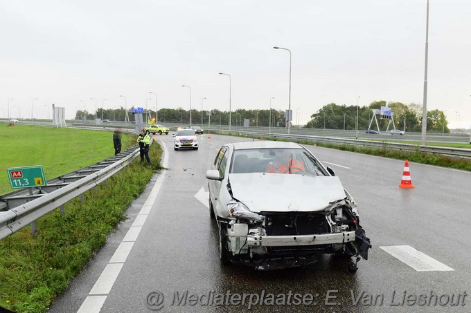 Mediaterplaatse auto uit de bocht a4 hoofddorp 06112022 Image00004