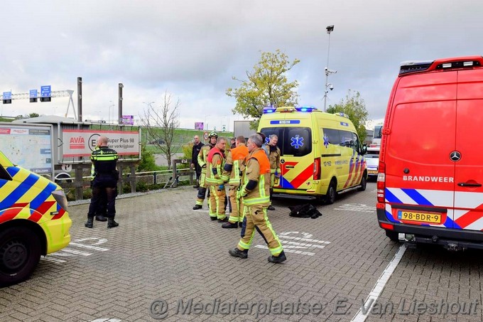 Mediaterplaatse auto te water rozenburg bij tankstation 09112022 Image00006