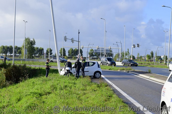 Mediaterplaatse auto vliegt uit bocht hoofddorpdreef hdp 01102022Image00001