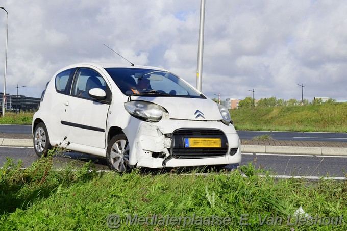 Mediaterplaatse auto vliegt uit bocht hoofddorpdreef hdp 01102022Image00004