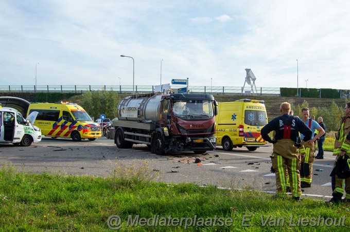 Mediaterplaatse zeven gewonden bij ongeval busje vrachtwagen badhoevedorp 04102022Image00003