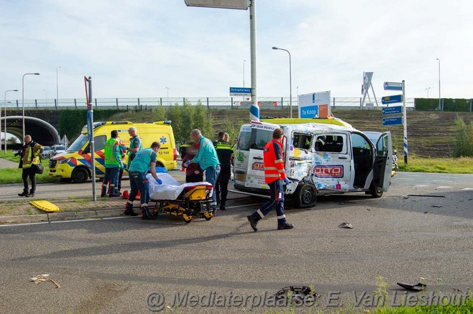 Mediaterplaatse zeven gewonden bij ongeval busje vrachtwagen badhoevedorp 04102022Image00004