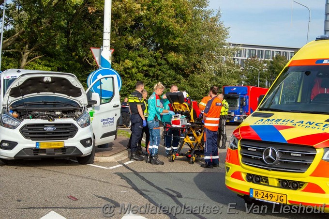 Mediaterplaatse zeven gewonden bij ongeval busje vrachtwagen badhoevedorp 04102022Image00008