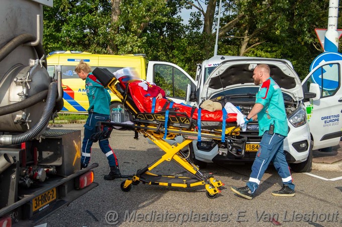 Mediaterplaatse zeven gewonden bij ongeval busje vrachtwagen badhoevedorp 04102022Image00010