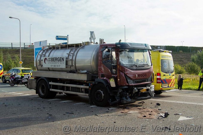 Mediaterplaatse zeven gewonden bij ongeval busje vrachtwagen badhoevedorp 04102022Image00013