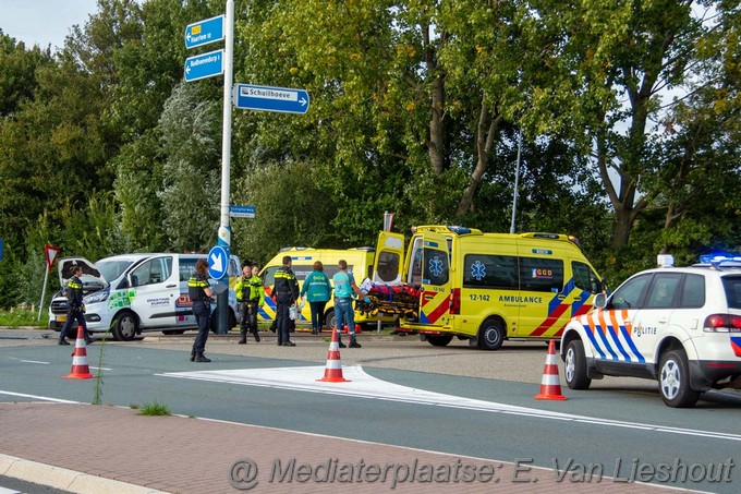 Mediaterplaatse zeven gewonden bij ongeval busje vrachtwagen badhoevedorp 04102022Image00018