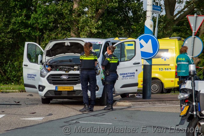 Mediaterplaatse zeven gewonden bij ongeval busje vrachtwagen badhoevedorp 04102022Image00019