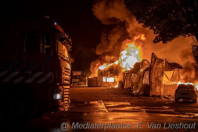 Mediaterplaatse grote brand ijweg nieuw vennep 07092022Image00009