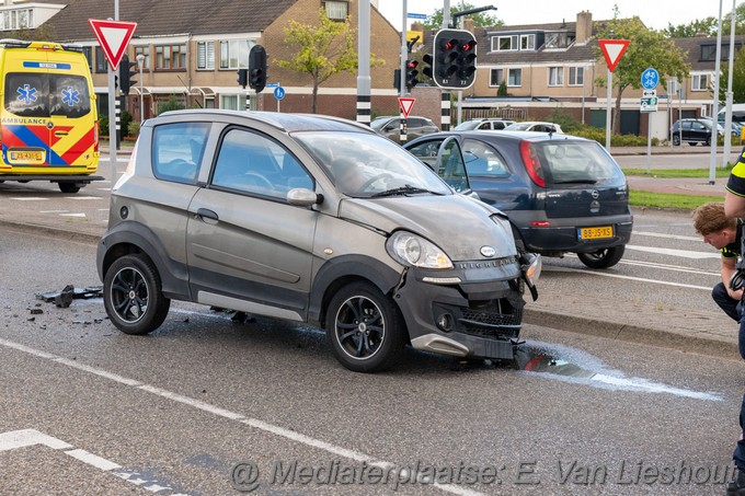 Mediaterplaatse ongeval 45 km auto klapt op voorganger hdp 21092022Image00003