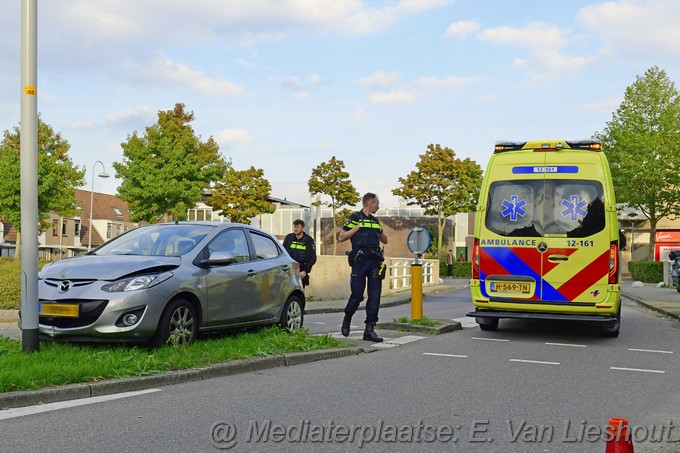 Mediaterplaatse automobilist klapt op lichtmast hdp 30092022Image00001