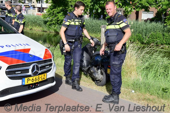 mediaterplaatse politie klapt op paal en scooterrijder gepakt hdp 14072022 Image00002