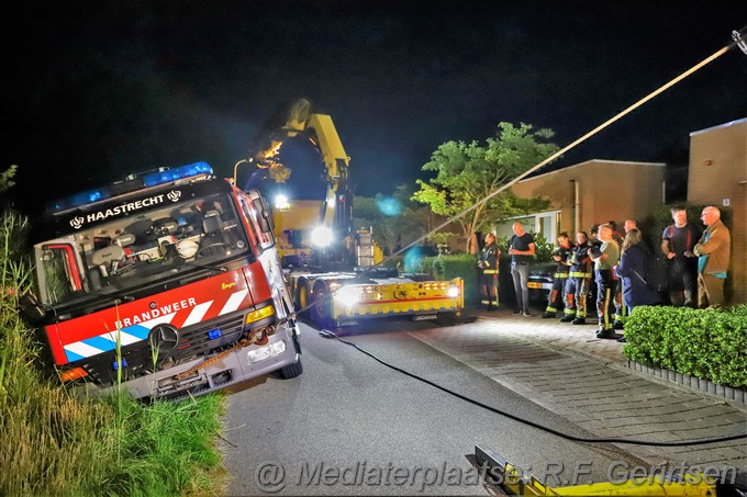 Mediaterplaatse brandweer tas op zijn kant bijna in haastrecht 26072022 Image00008