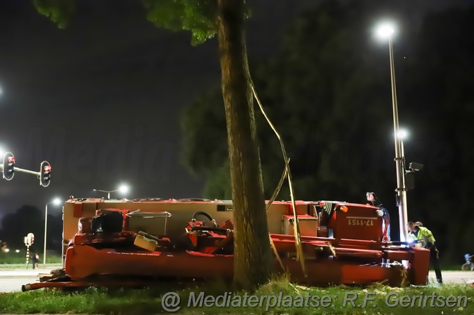 Mediaterplaatse hoogwerker brandweer op zijn kant capelle aan de ijsel 29072022 Image00008