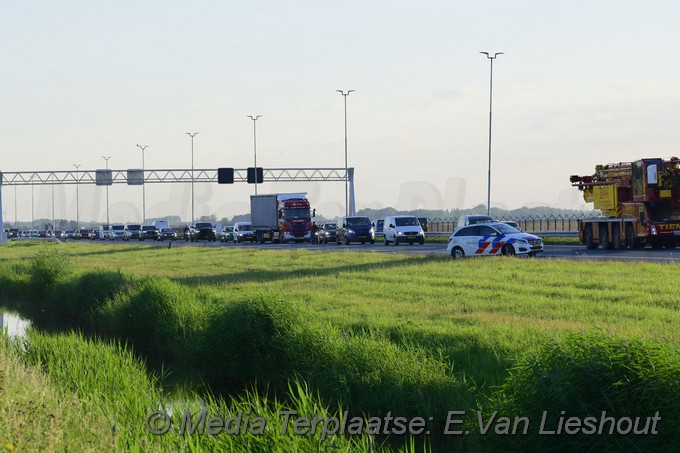 Mediaterplaatse auto op kant A5 hoofddorp 29062022 Image00008