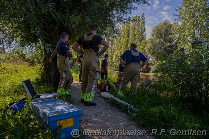 Mediaterplaatse persoon te water oostlangekade in gouda 16082023 wpf Image00002