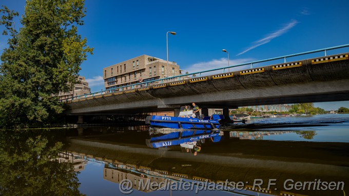 Mediaterplaatse persoon te water oostlangekade in gouda 16082023 wpf Image00007