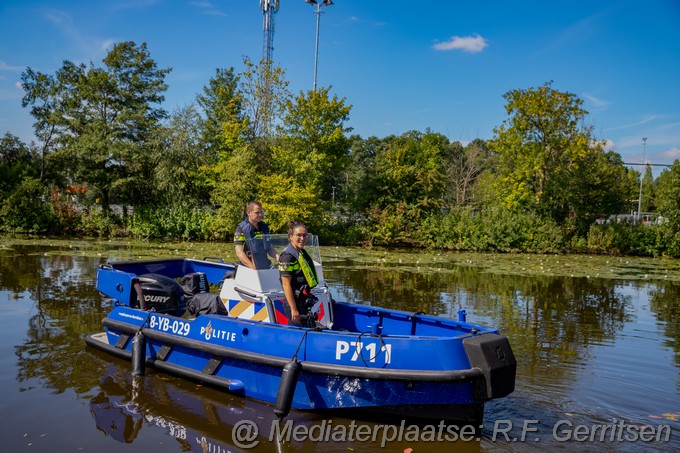 Mediaterplaatse persoon te water oostlangekade in gouda 16082023 wpf Image00019