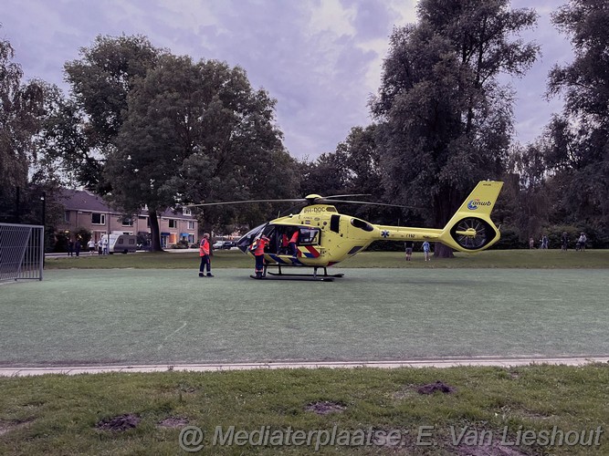 mediaterplaatse Fietser gaat hard onderuit op de hoofddweg in hoofddorp 29082023 Image00012