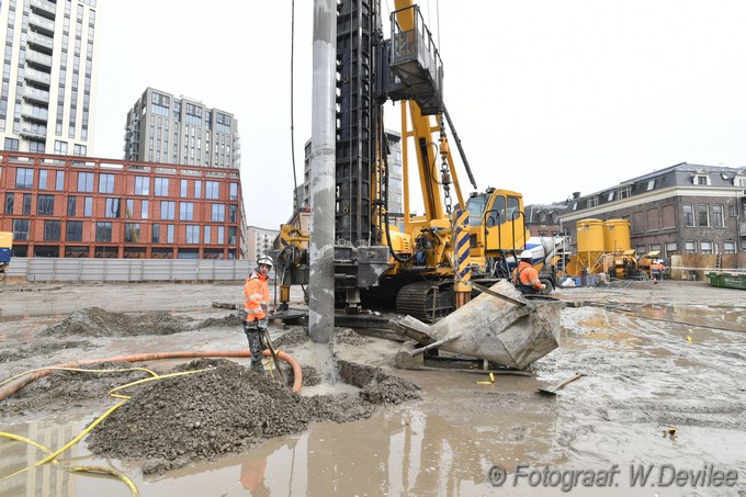 Mediaterplaatse grote boormachines eerste paal de grotnd in de geus ldn 07122023 Image05032