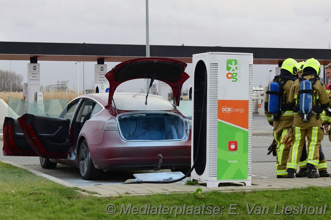 Mediaterplaatse voertuigbrand tesla hoofddorp 29122023 Image00002