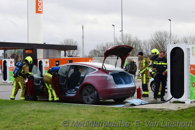 Mediaterplaatse voertuigbrand tesla hoofddorp 29122023 Image00003