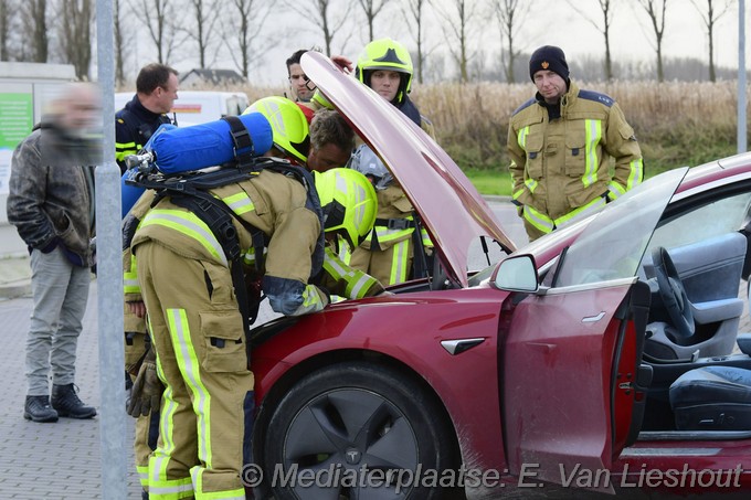 Mediaterplaatse voertuigbrand tesla hoofddorp 29122023 Image00004