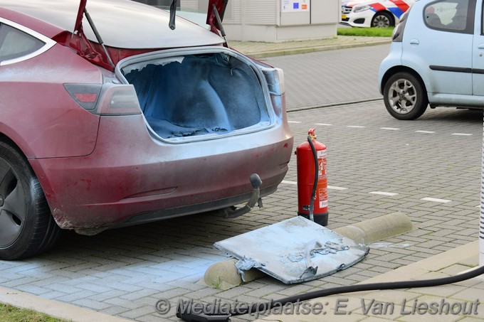 Mediaterplaatse voertuigbrand tesla hoofddorp 29122023 Image00005
