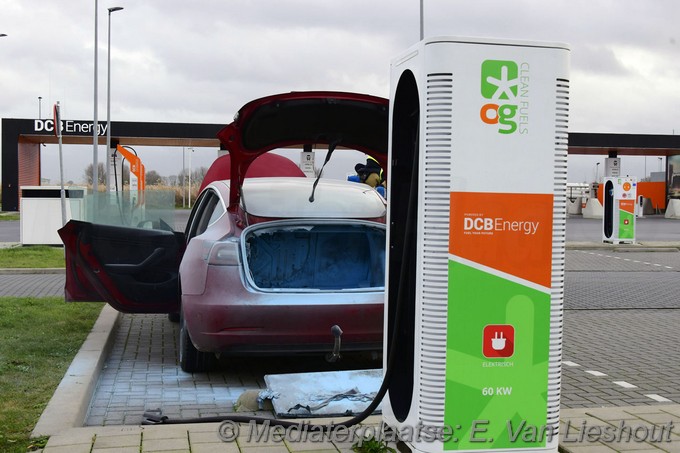 Mediaterplaatse voertuigbrand tesla hoofddorp 29122023 Image00007