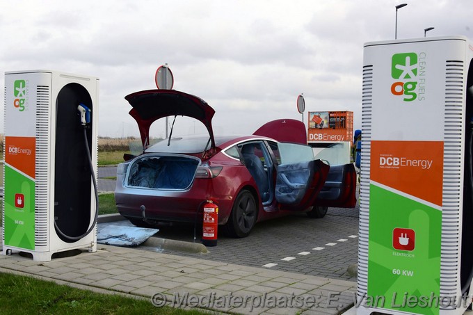 Mediaterplaatse voertuigbrand tesla hoofddorp 29122023 Image00008