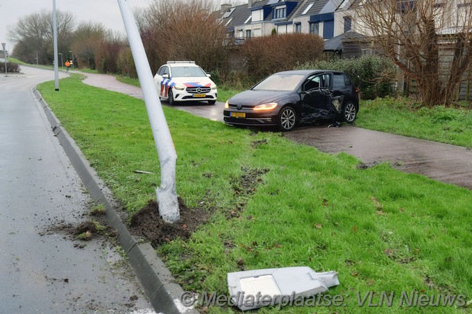 Mediaterplaatse auto ramt lichtmast hoofddorp 31122023 Image00001
