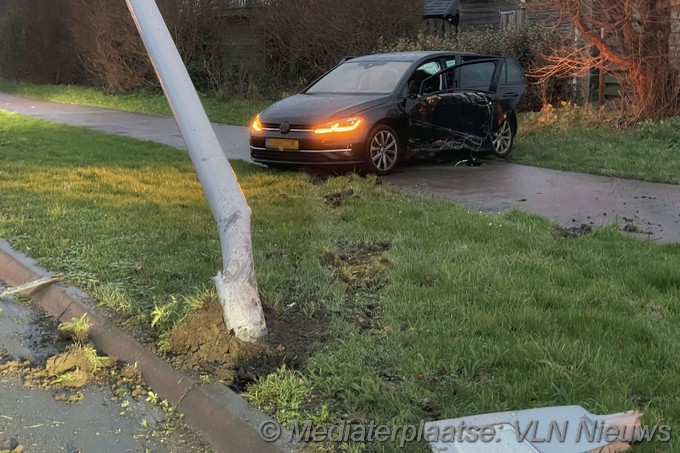 Mediaterplaatse auto ramt lichtmast hoofddorp 31122023 Image00006