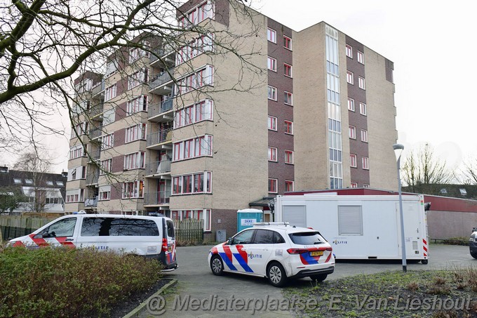 Mediaterplaatse politie doet onderzoek in flat egholm in hoofddorp 07032023 Image00002