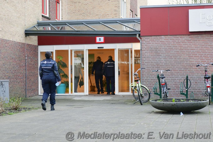 Mediaterplaatse politie doet onderzoek in flat egholm in hoofddorp 07032023 Image00004