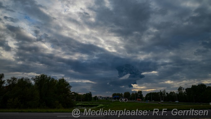 Mediaterplaatse zeer grote brand loods met caravans bleiswijk 10052023 Image00001