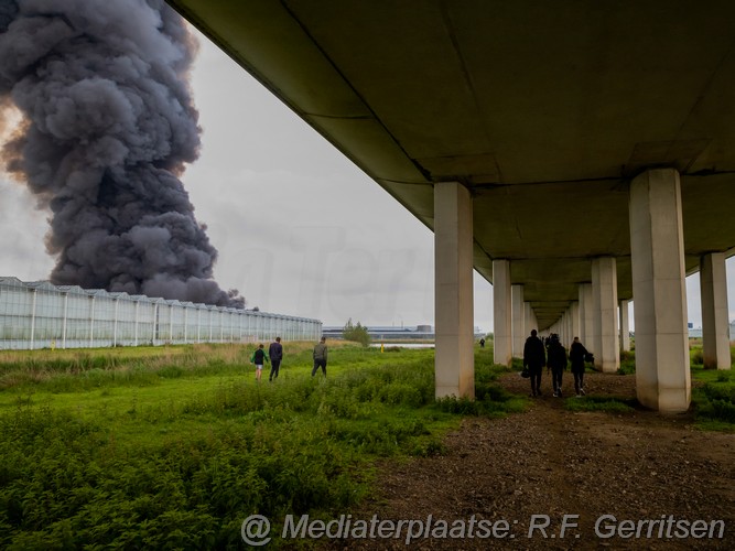 Mediaterplaatse zeer grote brand loods met caravans bleiswijk 10052023 Image00004