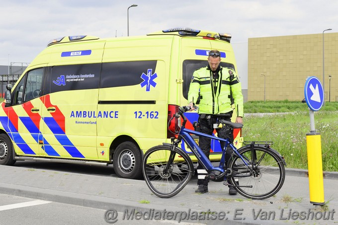 Mediaterplaatse fietser gewond bij ongeval rijnlanderweg hoofddorp 24052023 Image00006